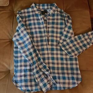 J Crew collared shirt, buttons halfway, lightweight 99% cotton, breathable